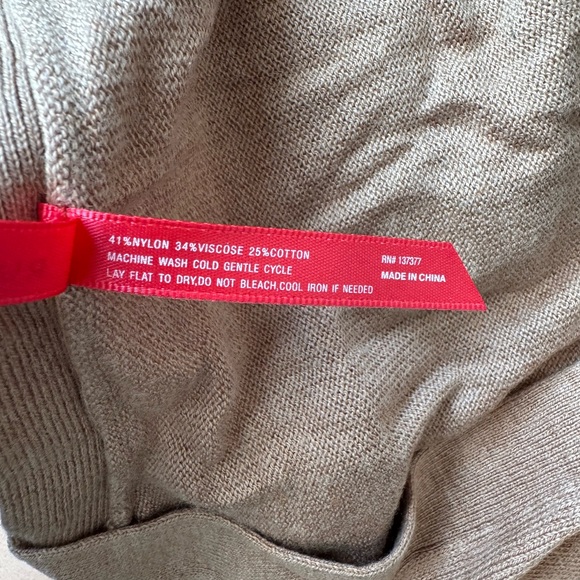 Ruby Ribbon Duster Large - Picture 7 of 7